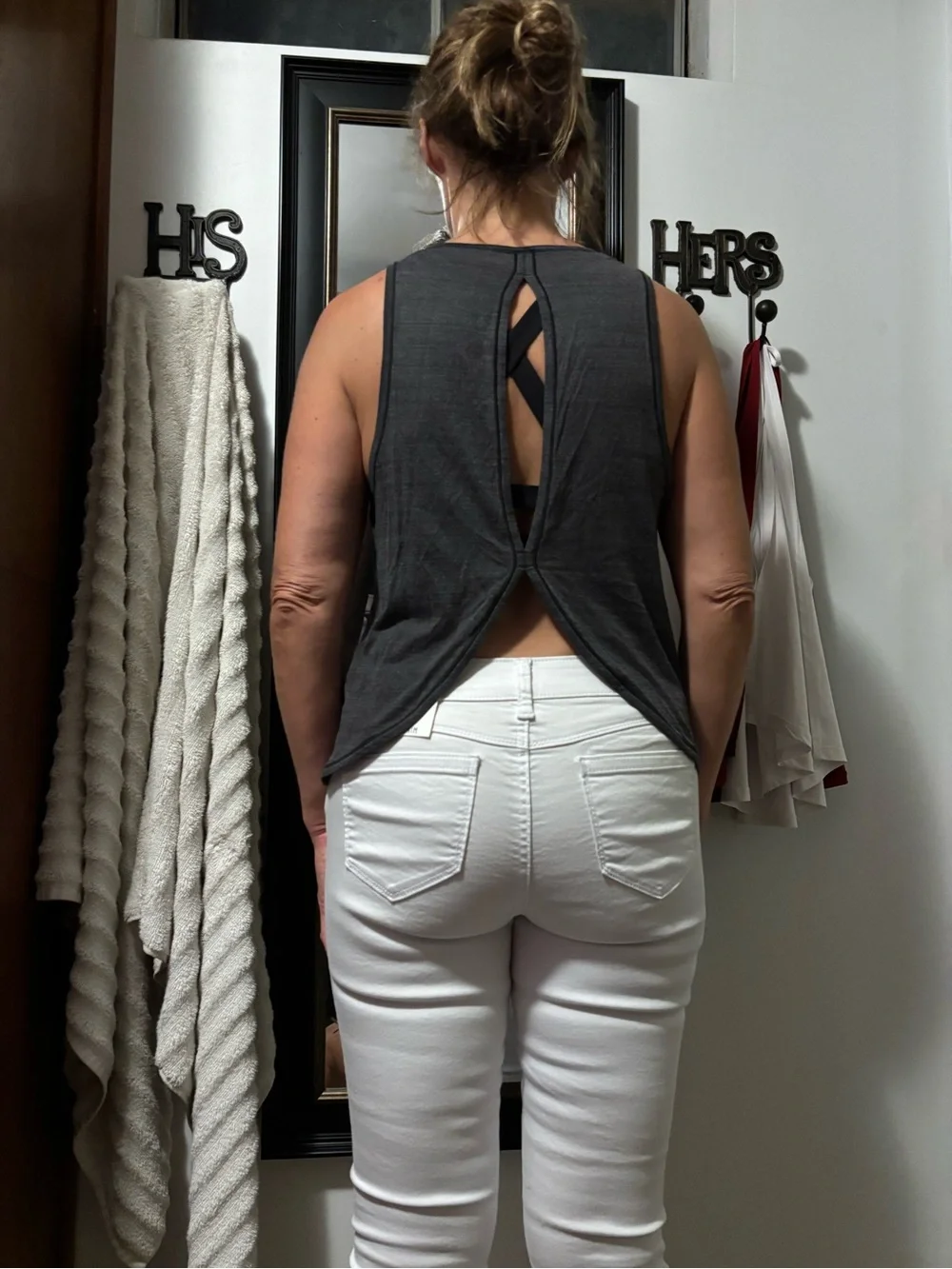 Lululemon Women’s Gray Scoop Neck Athletic Tank Top With Attached Bra